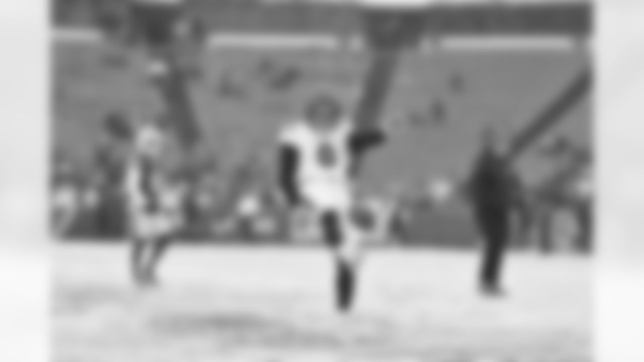 P Ryan Rehkow warms up ahead of Week 14 against the Buffalo Bills at Highmark Stadium, Sunday, Dec. 7, 2025.