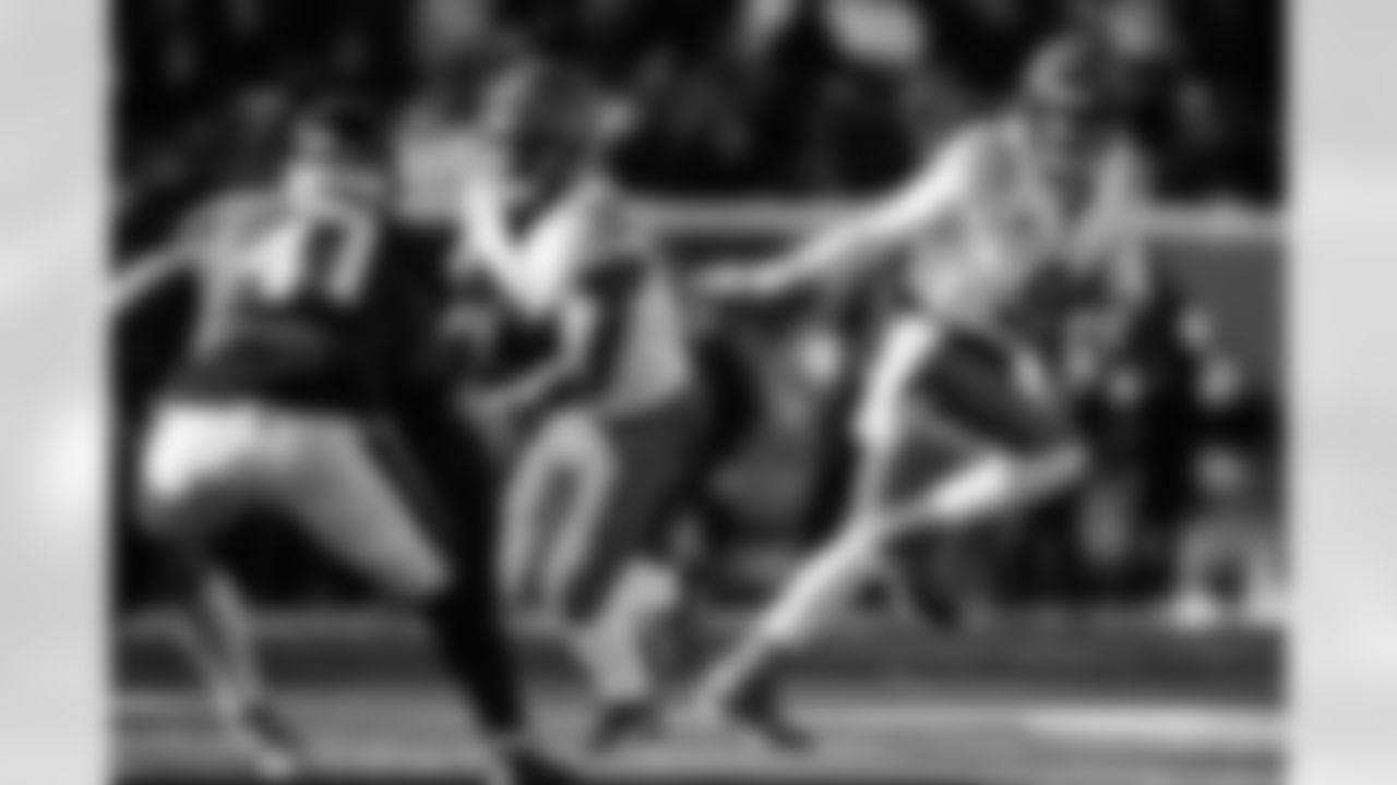 QB Joe Burrow hands the ball off to RB Samaje Perine during Week 15 against the Baltimore Ravens at Paycor Stadium, Sunday, Dec. 14, 2025.