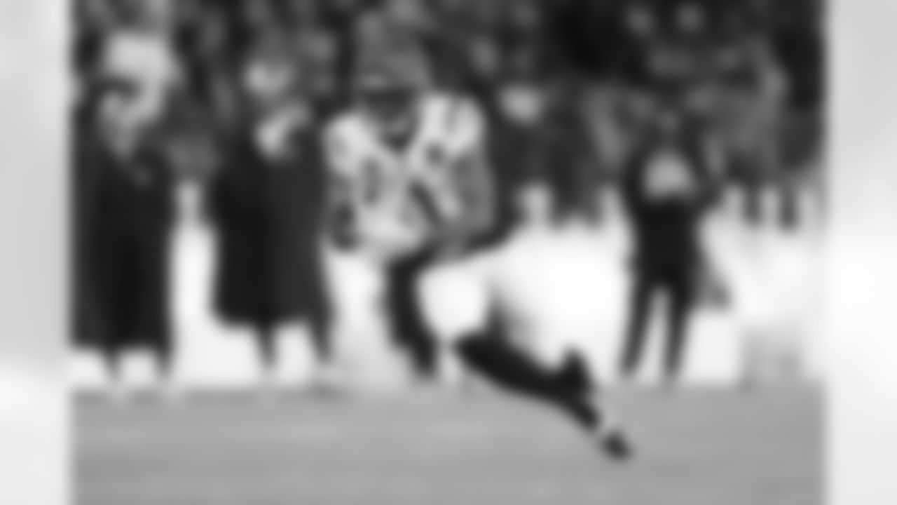 Cincinnati Bengals wide receiver Ja'Marr Chase (1) runs the ball during an NFL football game against the Baltimore Ravens on Thursday, November 27, 2025 in Baltimore, Maryland.