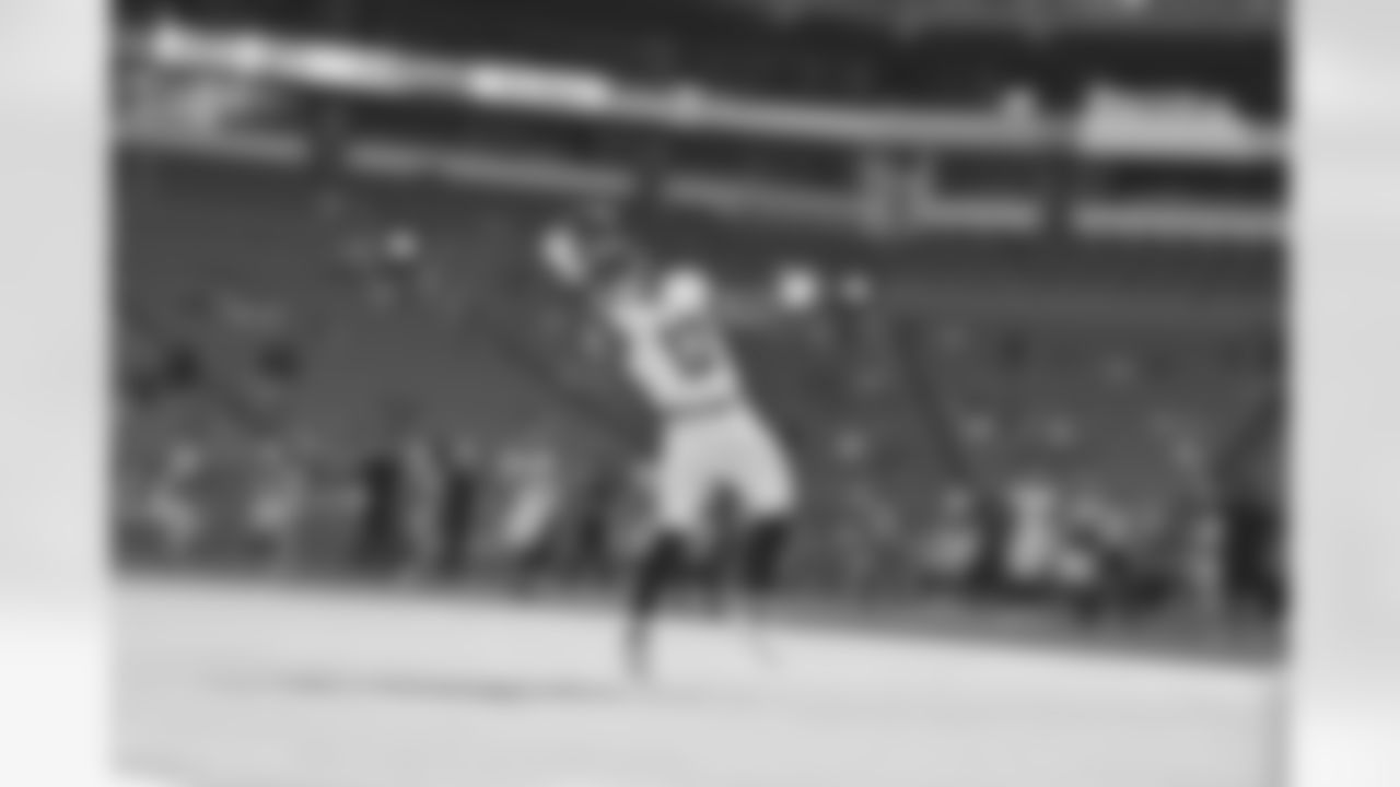 WR Ke'Shawn Williams warms up at Hard Rock Stadium ahead of Week 16 against the Miami Dolphins, Sunday, Dec. 21, 2025.