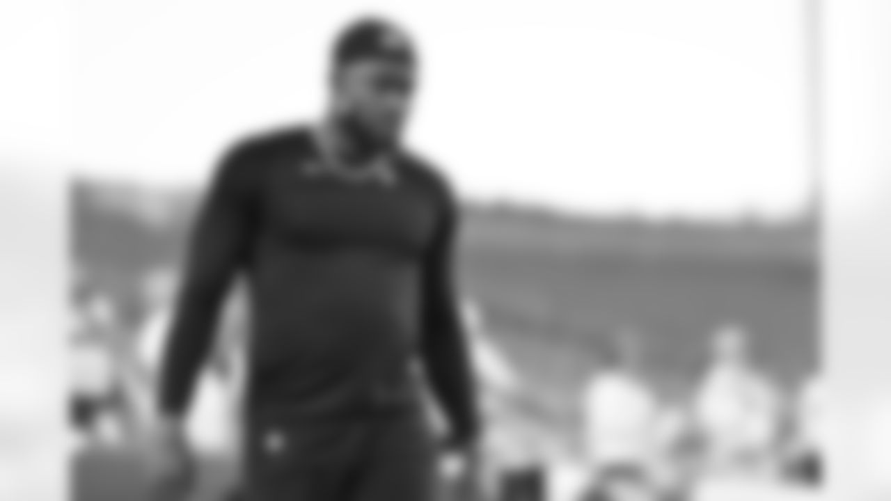 DE Joseph Ossai warms up ahead of Thursday Night Football Week 7 against the Pittsburgh Steelers at Paycor Stadium, Thursday, Oct. 16, 2025.