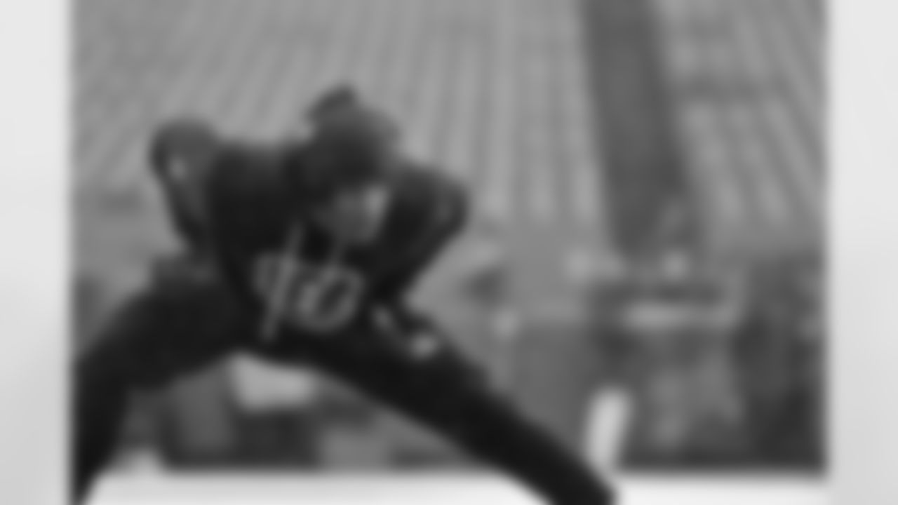 WR Mitch Tinsley warms up ahead of Week 14 against the Buffalo Bills at Highmark Stadium, Sunday, Dec. 7, 2025.