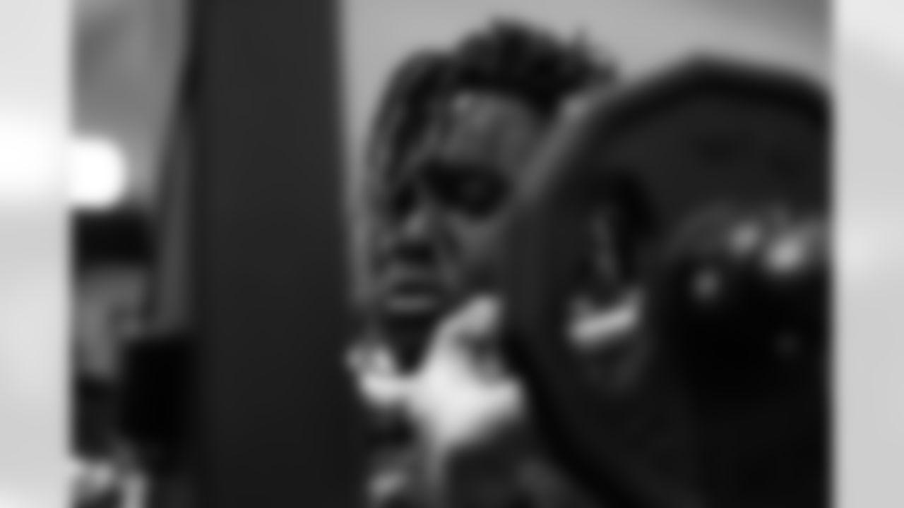 T Amarius Mims lifts weights at Paycor Stadium during offseason training, Monday, April 21, 2025.
