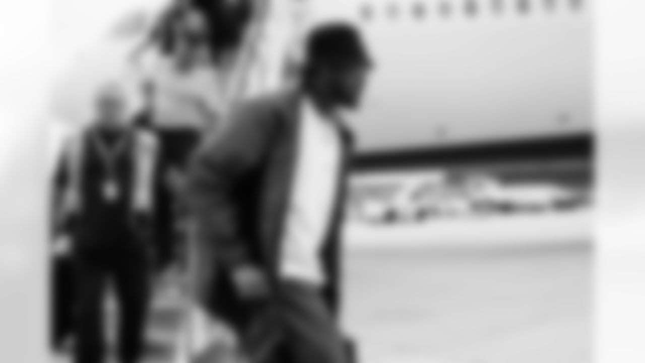 OT Orlando Brown Jr. arrives in Washington before the Bengals' preseason Week 2 game against the Commanders, Sunday, Aug. 17, 2025.