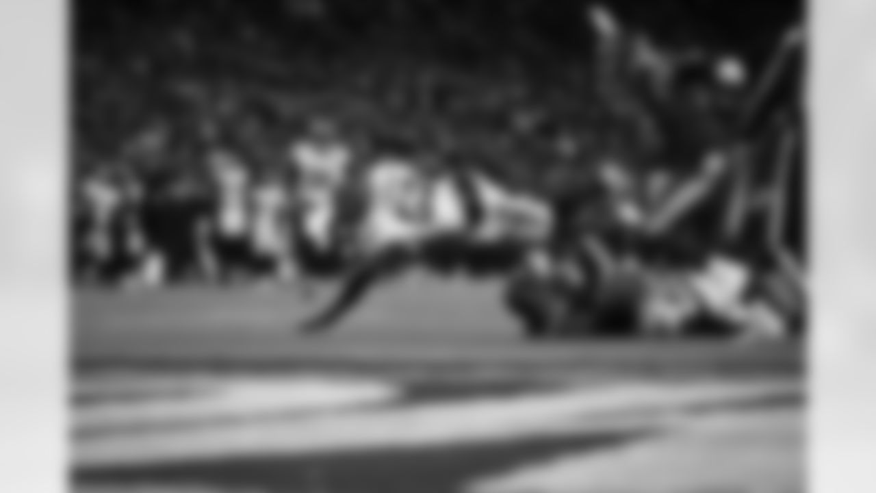 DE Cedric Johnson recovers a fumble during Week 13 against the Baltimore Ravens, Thursday, Nov. 27, 2025.