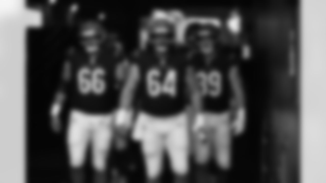 Bengals, led by C Ted Karras, warm up at Lincoln Financial Field ahead of the Bengals' Preseason Week 1 game against the Philadelphia Eagles, Thursday, Aug. 7, 2025.