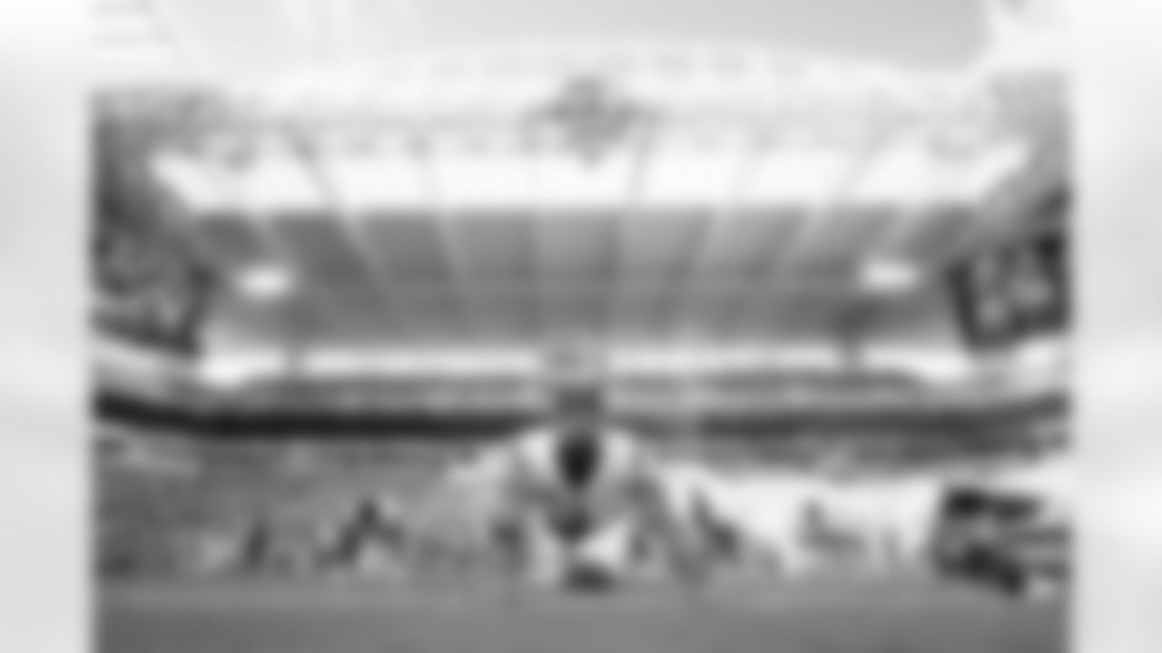 WR Ja'Marr Chase warms up at Hard Rock Stadium ahead of Week 16 against the Miami Dolphins, Sunday, Dec. 21, 2025.