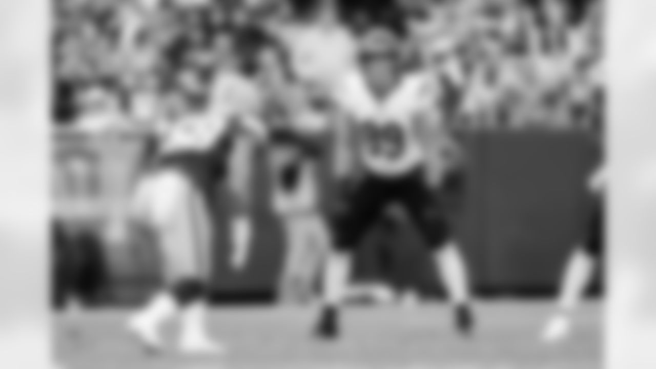 TE Drew Sample lines up during Week 6 against the Green Bay Packers.