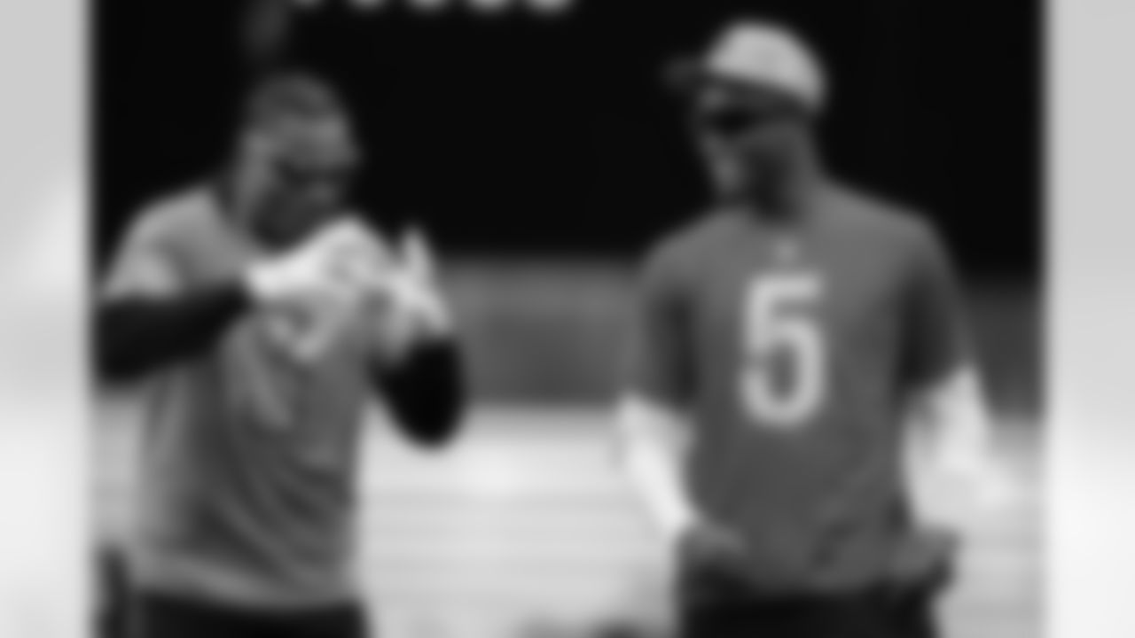 WR Tee Higgins talks with Chargers S Derwin James at the 2026 Pro Bowl Games practice, Sunday, Feb. 1, 2026.