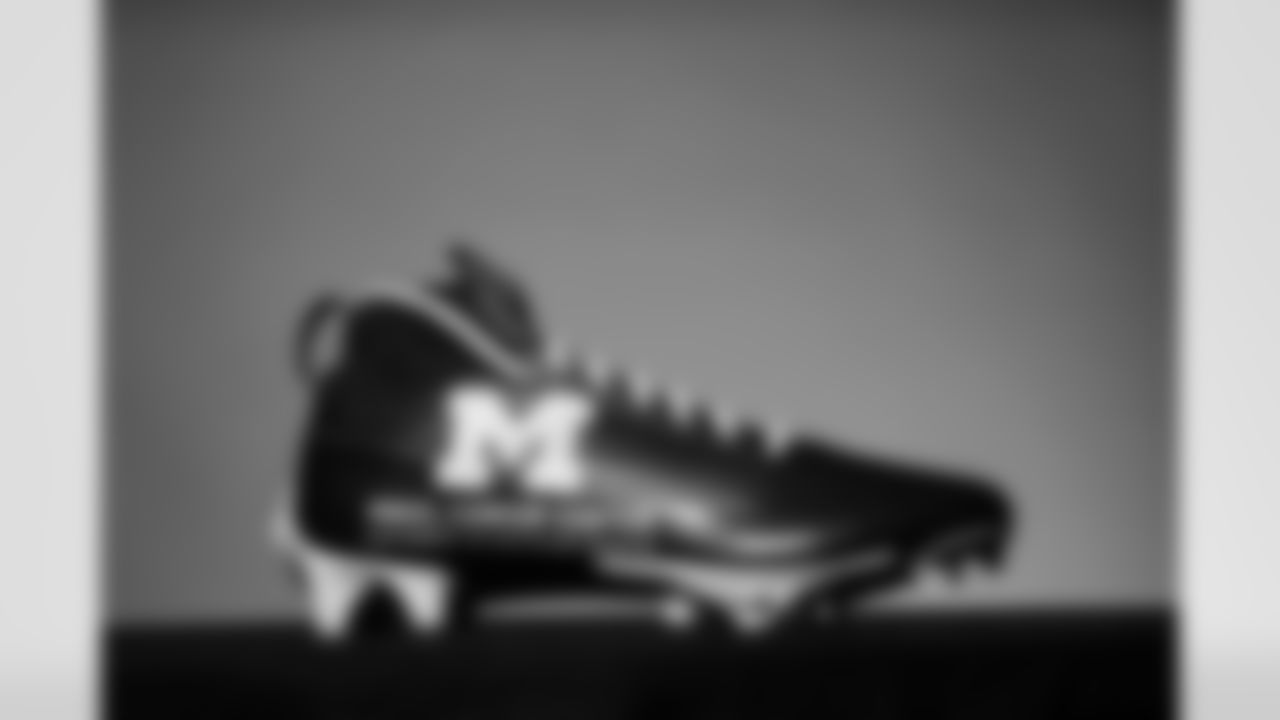LS William Wagner's cleats for the 2025 MyCauseMyCleats game in Week 12 2025.