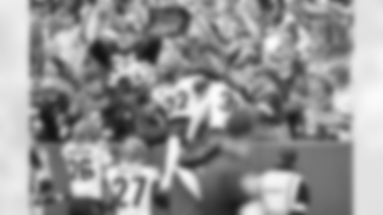S Geno Stone celebrates an interception during Week 6 against the Packers in Green Bay, Sunday, Oct. 12, 2025.
