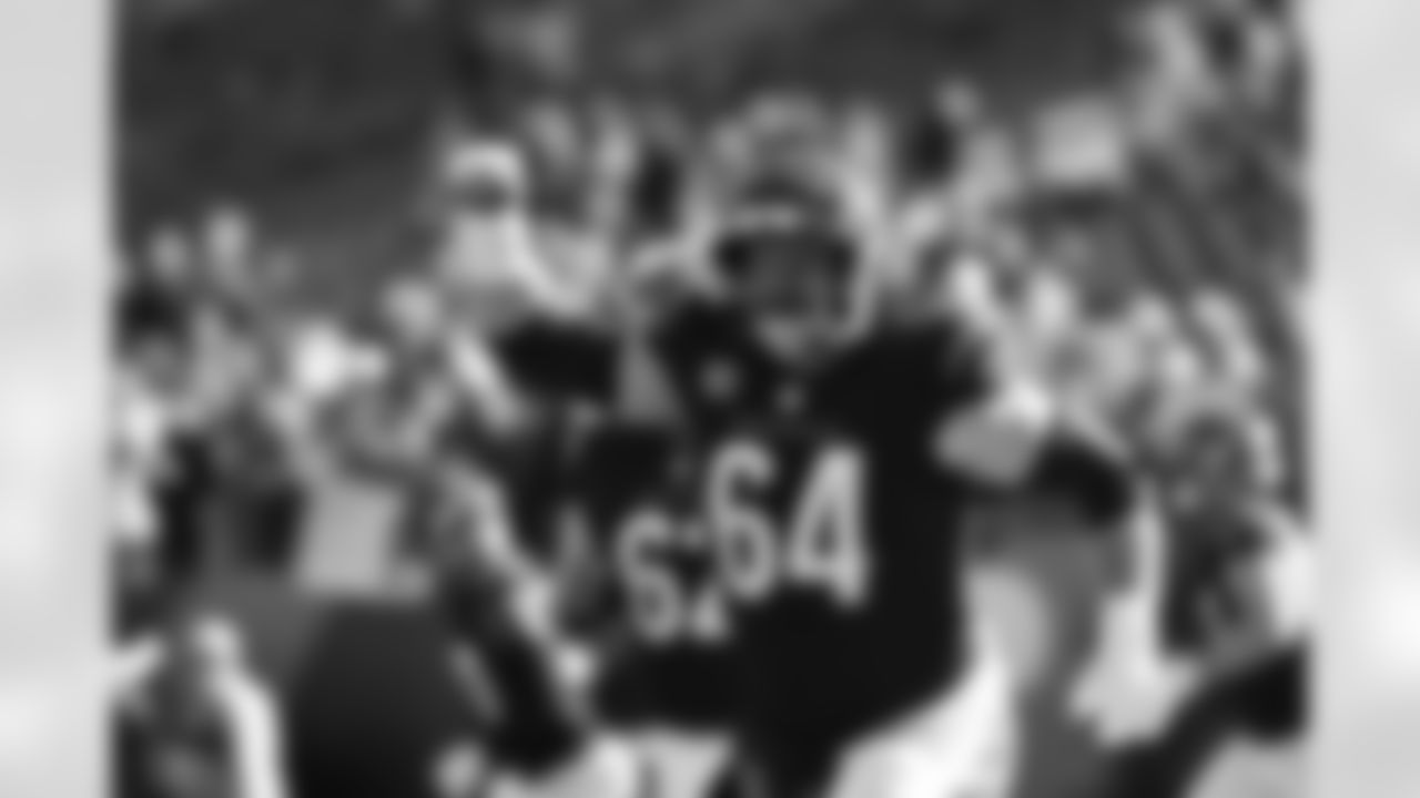 C Ted Karras warms up at Paycor Stadium ahead of Week 12 against the New England Patriots, Sunday, Nov. 23, 2025.