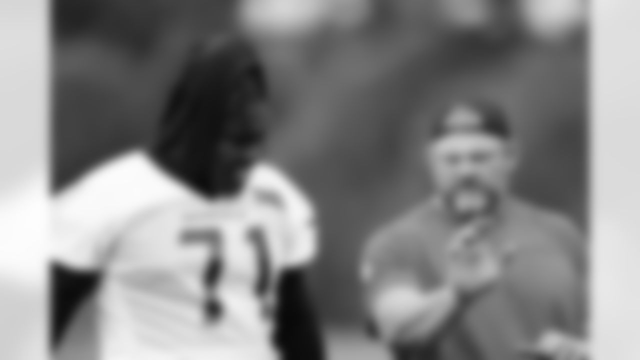OT Amarius Mims with OL coach Scott Peters during Phase Two of offseason workouts at Kettering Health practice Fields, Tuesday, May 13, 2025.