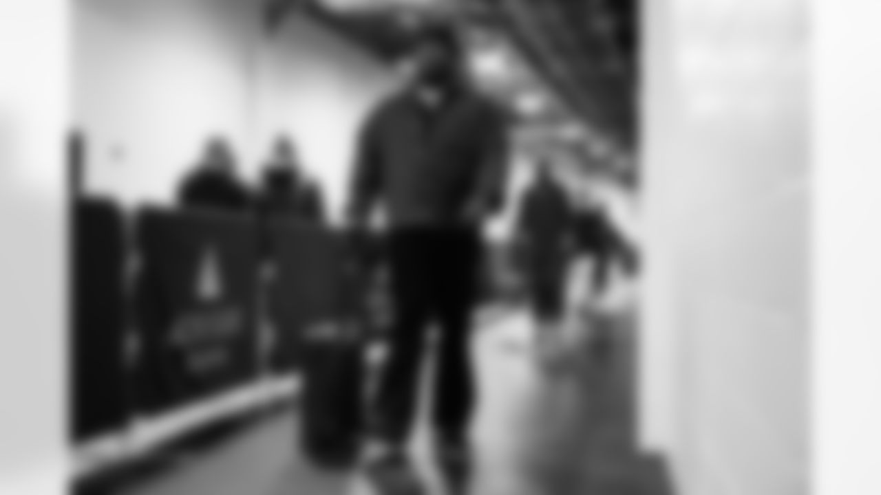 DT T.J. Slaton Jr. arrives at Acrisure Stadium ahead of Week 11 against the Steelers in Pittsburgh, Sunday, Nov. 16, 2025.