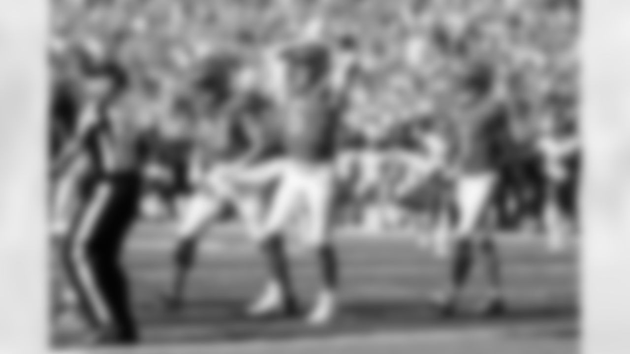 QB jake Browning celebrates a touchdown during the Bengals Week 2 game against the Jacksonville Jaguars, Sunday, Sept. 14, 2025.