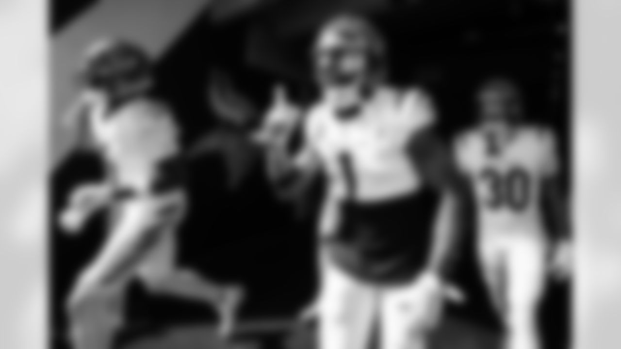 WR Ja'Marr Chase runs out of the tunnel ahead of Week 3 against the Minnesota Vikings, Sunday, Sept. 21, 2025.