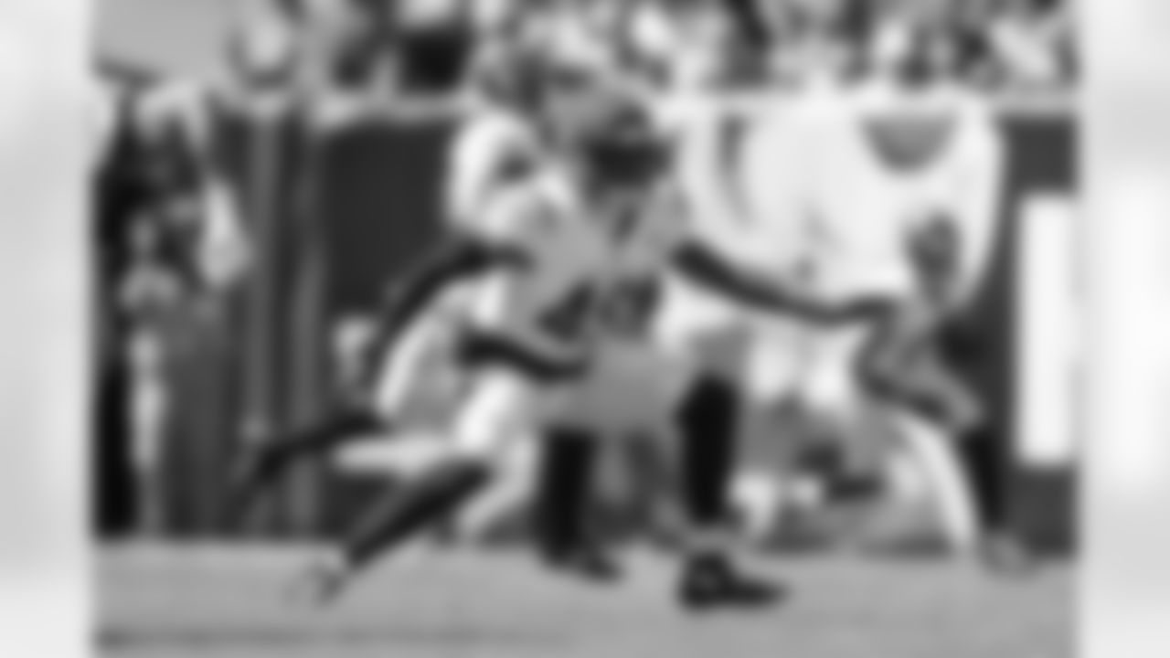 LB Barrett Carter during Week 1 against the Browns in Cleveland, Sunday, Sept. 7, 2025.