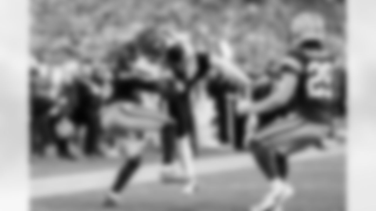 WR Ja'Marr Chase catches a touchdown during Week 6 against the Packers in Green Bay, Sunday, Oct. 12, 2025.