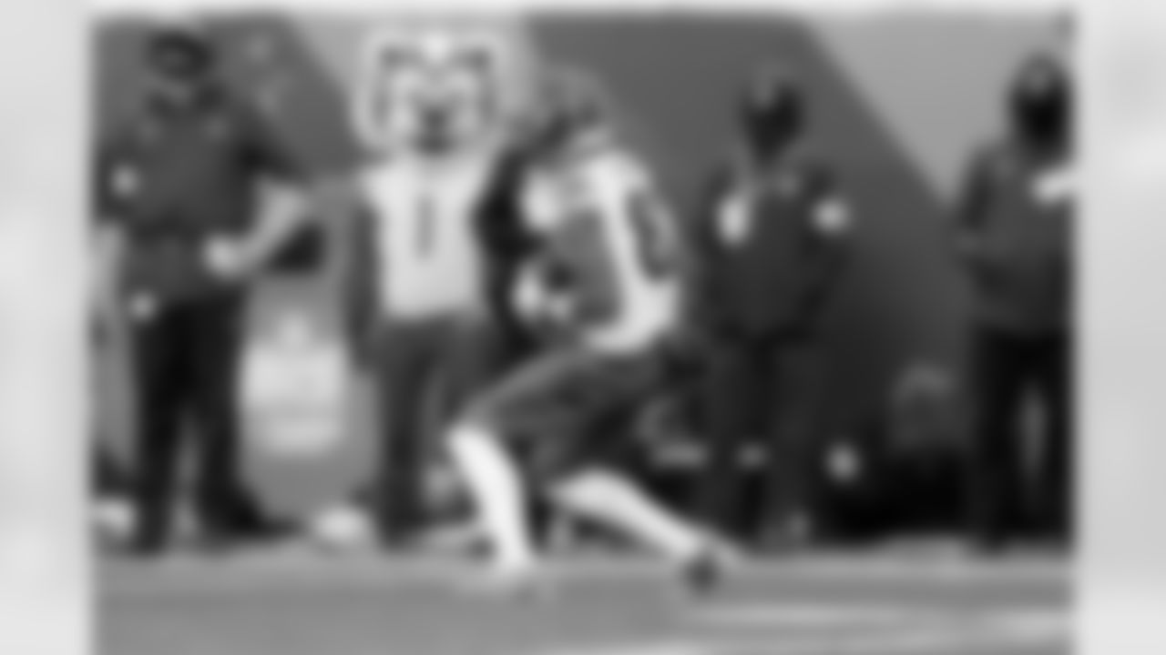 Cincinnati Bengals wide receiver Mitchell Tinsley (82) catches a pass during an NFL football game against the Baltimore Ravens on Sunday, December 14, 2025 in Cincinnati, Ohio. (Lauren Leigh Bacho/NFL)