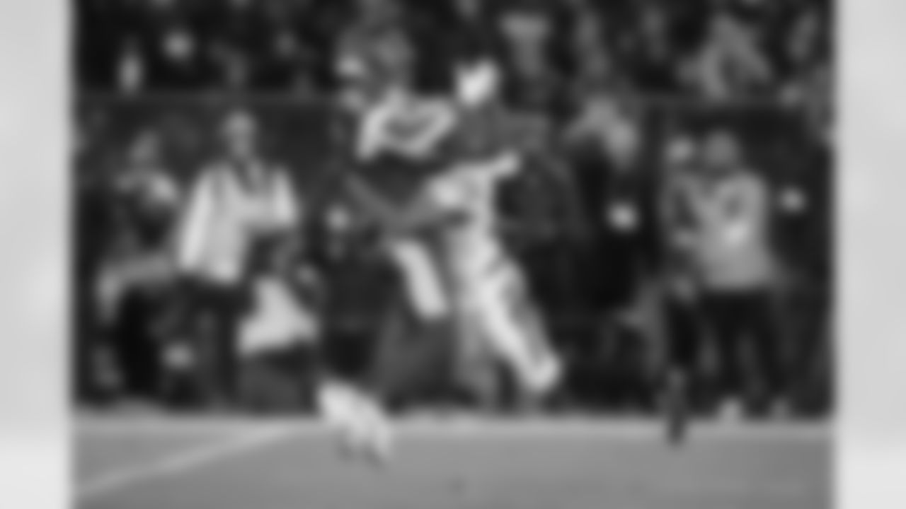 Cincinnati Bengals cornerback DJ Turner II, right, breaks up a pass intended for Baltimore Ravens wide receiver Zay Flowers during the first half of an NFL football game, Thursday, Nov. 27, 2025, in Baltimore.