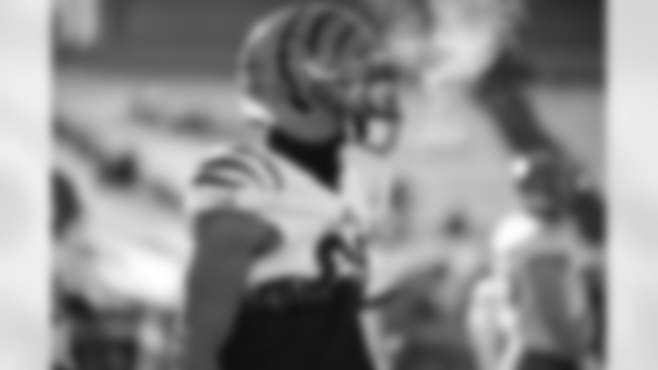 CB DJ Turner II warms up ahead of Week 15 against the Ravens at Paycor Stadium, Sunday, Dec. 14, 2025.