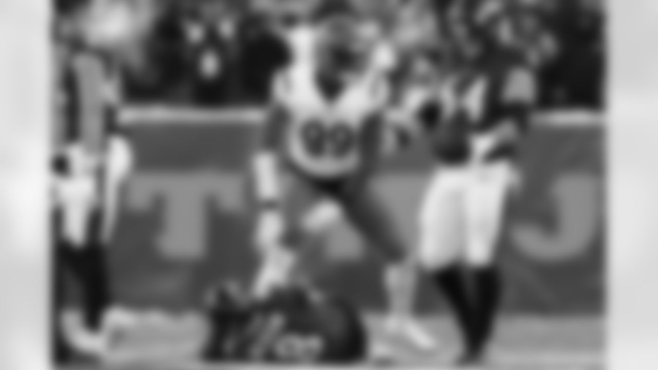 Cincinnati Bengals defensive end Myles Murphy (99) celebrates after a sack against Baltimore Ravens quarterback Lamar Jackson (8) during the second half of an NFL football game, Sunday, Dec. 14, 2025, in Cincinnati. (AP Photo/Jeff Dean)