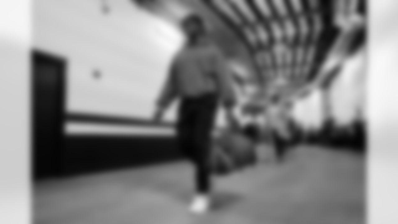 LB Demetrius Knight Jr. arrives at M&T Bank Stadium ahead of Week 13 against the Baltimore Ravens, Thursday, Nov. 27, 2025.