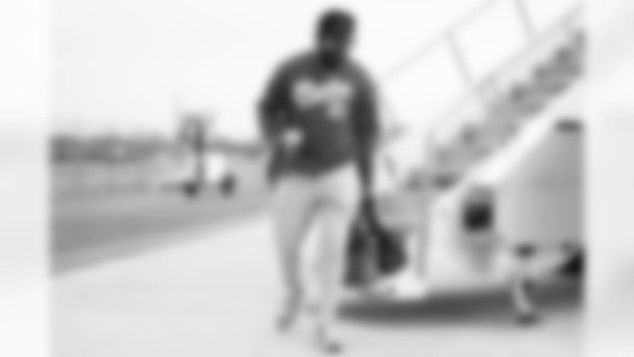 LB Demetrius Knight Jr. arrives in Washington before the Bengals' preseason Week 2 game against the Commanders, Sunday, Aug. 17, 2025.