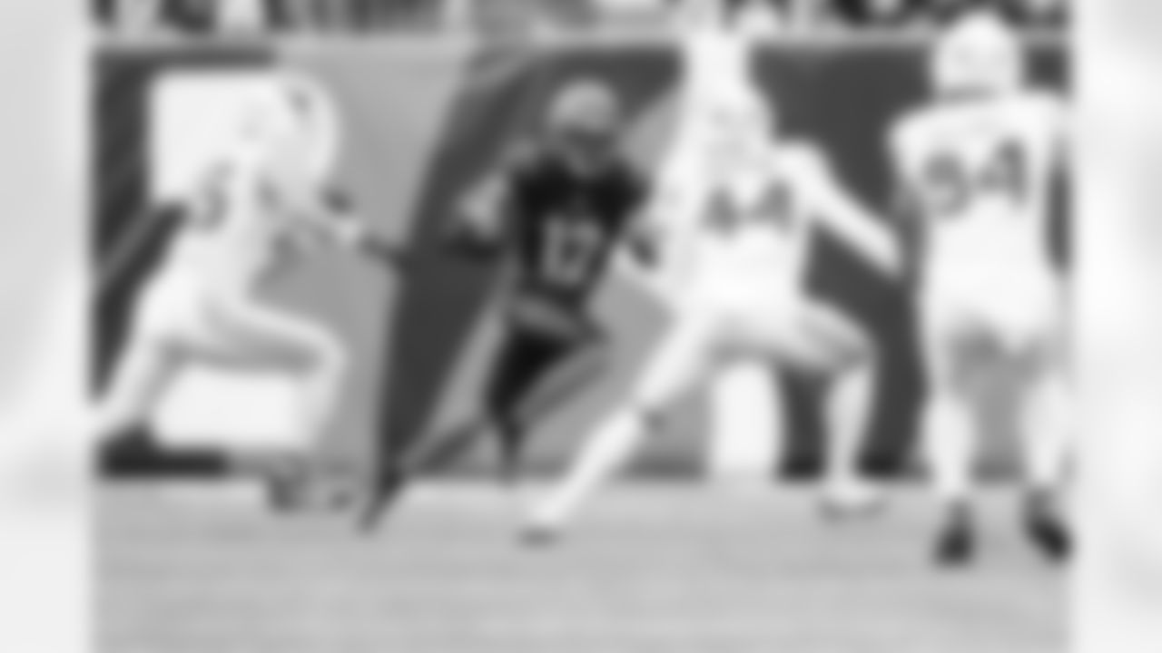 WR Ke'Shawn Williams returns a kick during Week 17 against the Arizona Cardinals at Paycor Stadium, Sunday, Dec. 28, 2025.