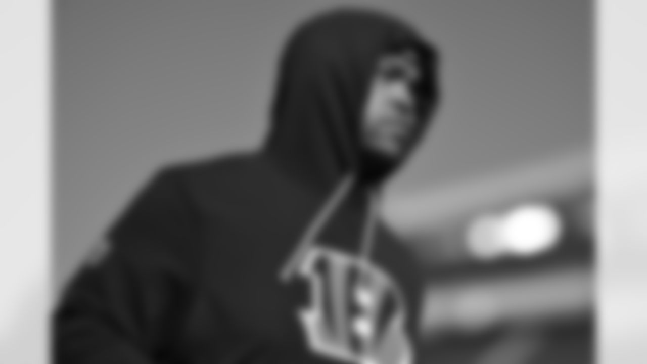 OT Orlando Brown Jr. warms up at Paycor Stadium ahead of Week 12 against the New England Patriots, Sunday, Nov. 23, 2025.