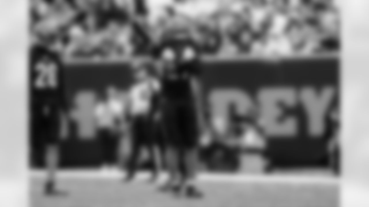 S Jordan Battle celebrates a stop during Week 9 against the Chicago Bears at Paycor Stadium, Sunday, Nov. 2, 2025.