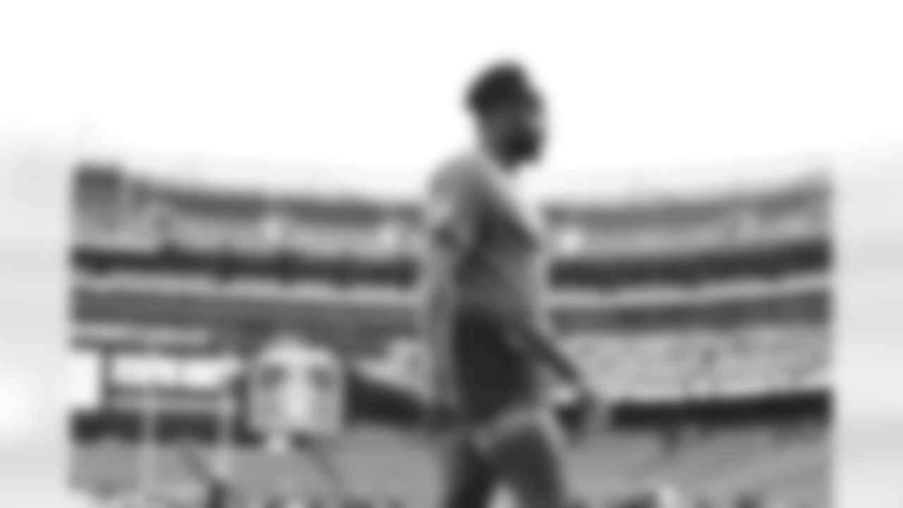 DE Joseph Ossai warms up ahead of the Bengals' Preseason Week 2 game against the Washington Commanders, Monday, Aug. 18, 2025.