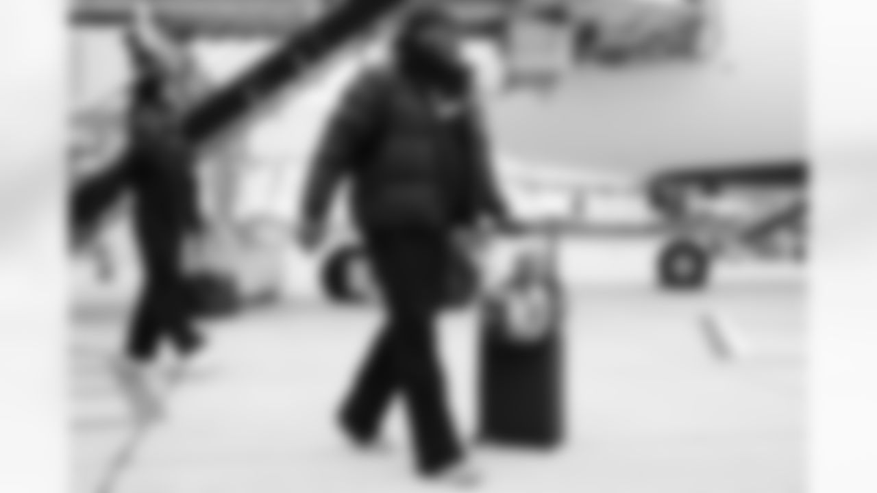 DT T.J. Slaton Jr. arrives in Green Bay ahead of Week 6 against the Packers, Saturday, Oct. 11, 2025.