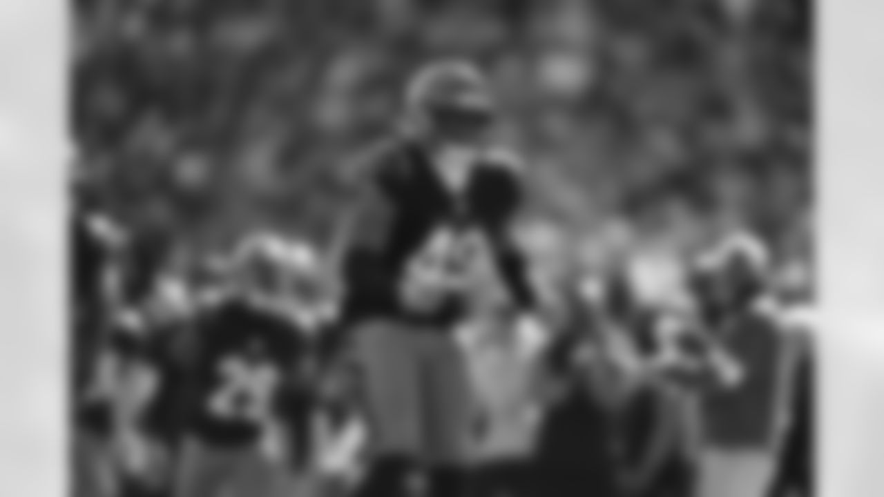 LB Barrett Carter celebrates a stop during Week 8 against the New York Jets, Sunday, Oct. 26, 2025