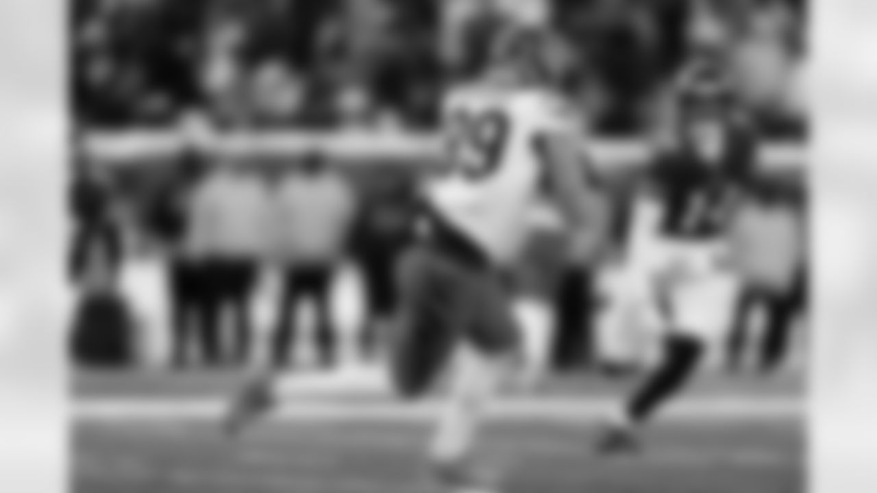 Cincinnati Bengals tight end Drew Sample (89) runs the ball up the field during an NFL football game against the Baltimore Ravens on Sunday, December 14, 2025 in Cincinnati, Ohio. (Lauren Leigh Bacho/NFL)