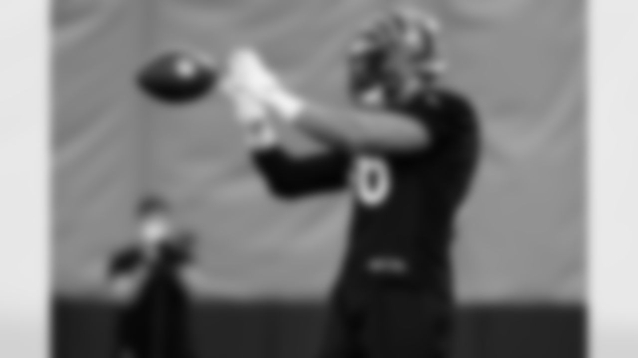 TE Noah Fant during practice at the IEL Indoor Facility, Wednesday, Oct. 29, 2025.