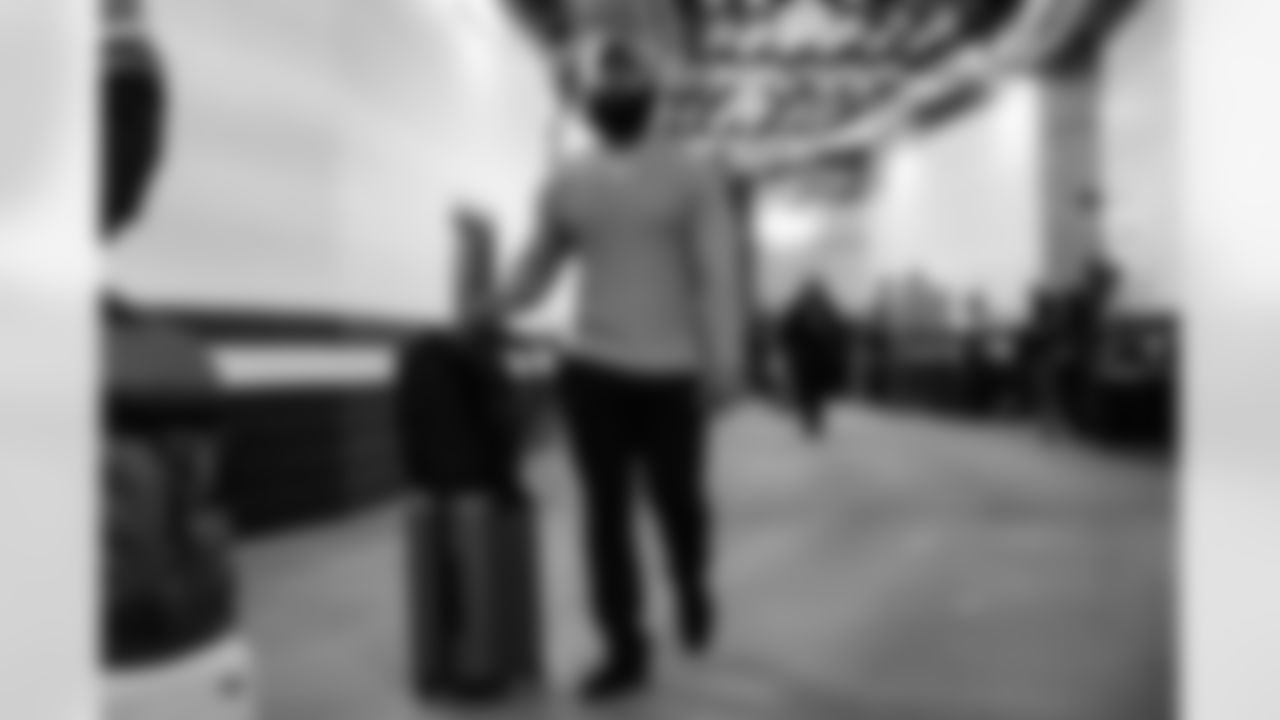 RB Samaje Perine arrives at M&T Bank Stadium ahead of Week 13 against the Baltimore Ravens, Thursday, Nov. 27, 2025.