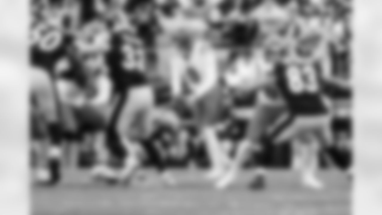 P Ryan Rehkow punts the ball during Week 11 against the Steelers in Pittsburgh, Sunday, Nov. 16, 2025.