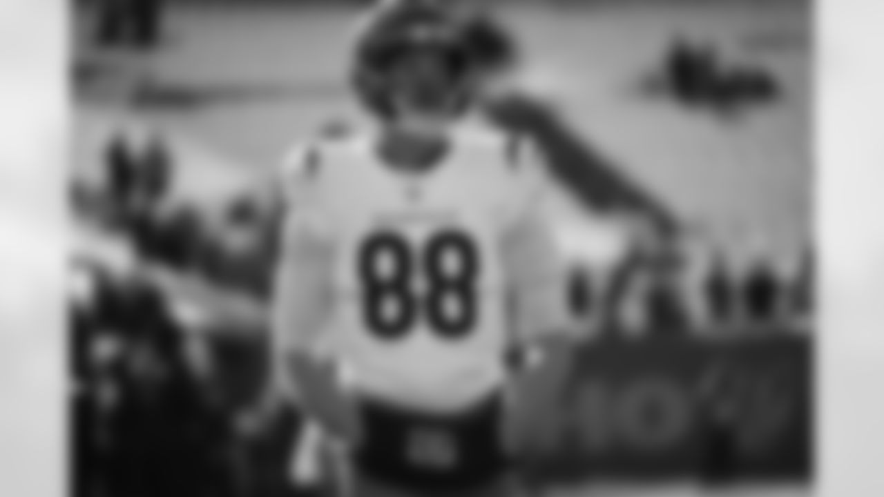 TE Mike Gesicki warms up ahead of Week 15 against the Ravens at Paycor Stadium, Sunday, Dec. 14, 2025.