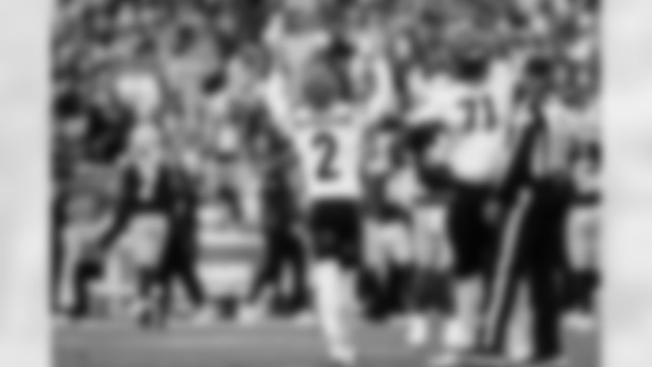 K Evan McPherson celebrates a made field goal during Week 6 against the Packers in Green Bay, Sunday, Oct. 12, 2025.