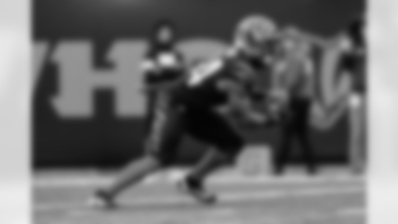 RB Samaje Perine returns a kick during Week 9 against the Chicago Bears at Paycor Stadium, Sunday, Nov. 2, 2025.