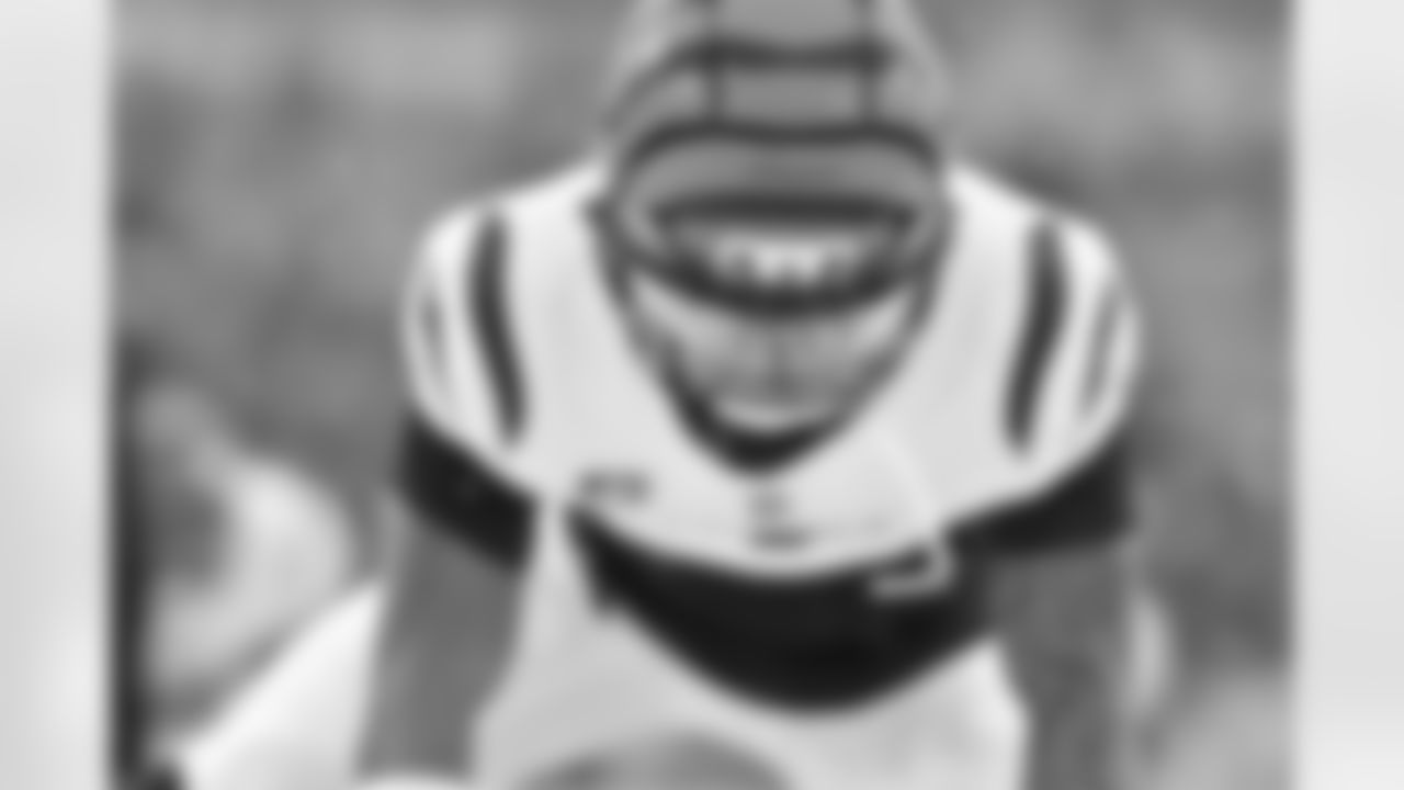 WR Ja'Marr Chase warms up ahead of Week 14 against the Buffalo Bills at Highmark Stadium, Sunday, Dec. 7, 2025.