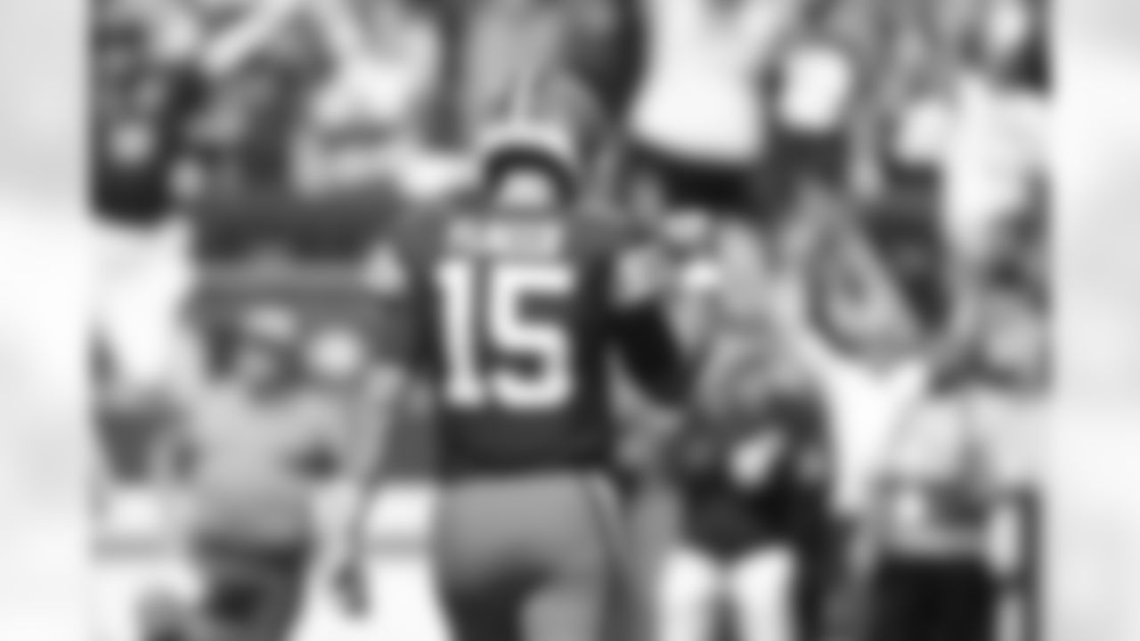 Cleveland Browns quarterback Joe Flacco (15) celebrates during an NFL football game against the Cincinnati Bengals, Sunday, Sept. 7, 2025, in Cleveland. (AP Photo/David Richard)