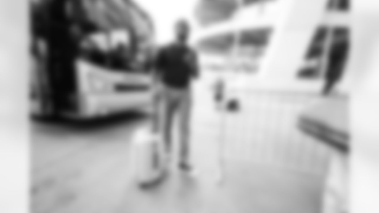 LB Oren Burks arrives at Hard Rock Stadium ahead of Week 16 against the Dolphins, Sunday, Dec. 21, 2025.