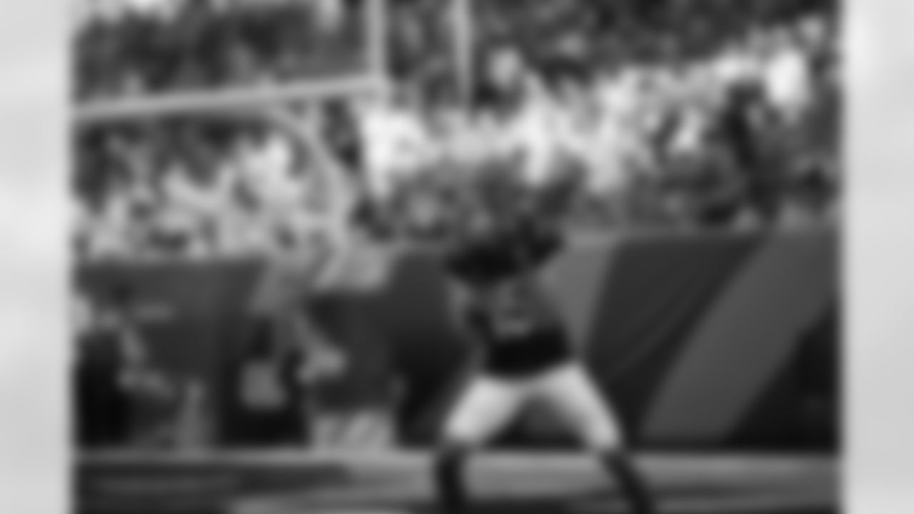 WR Charlie Jones returns a kick during Week 5 against the Detroit Lions, Sunday, Oct. 5, 2025.