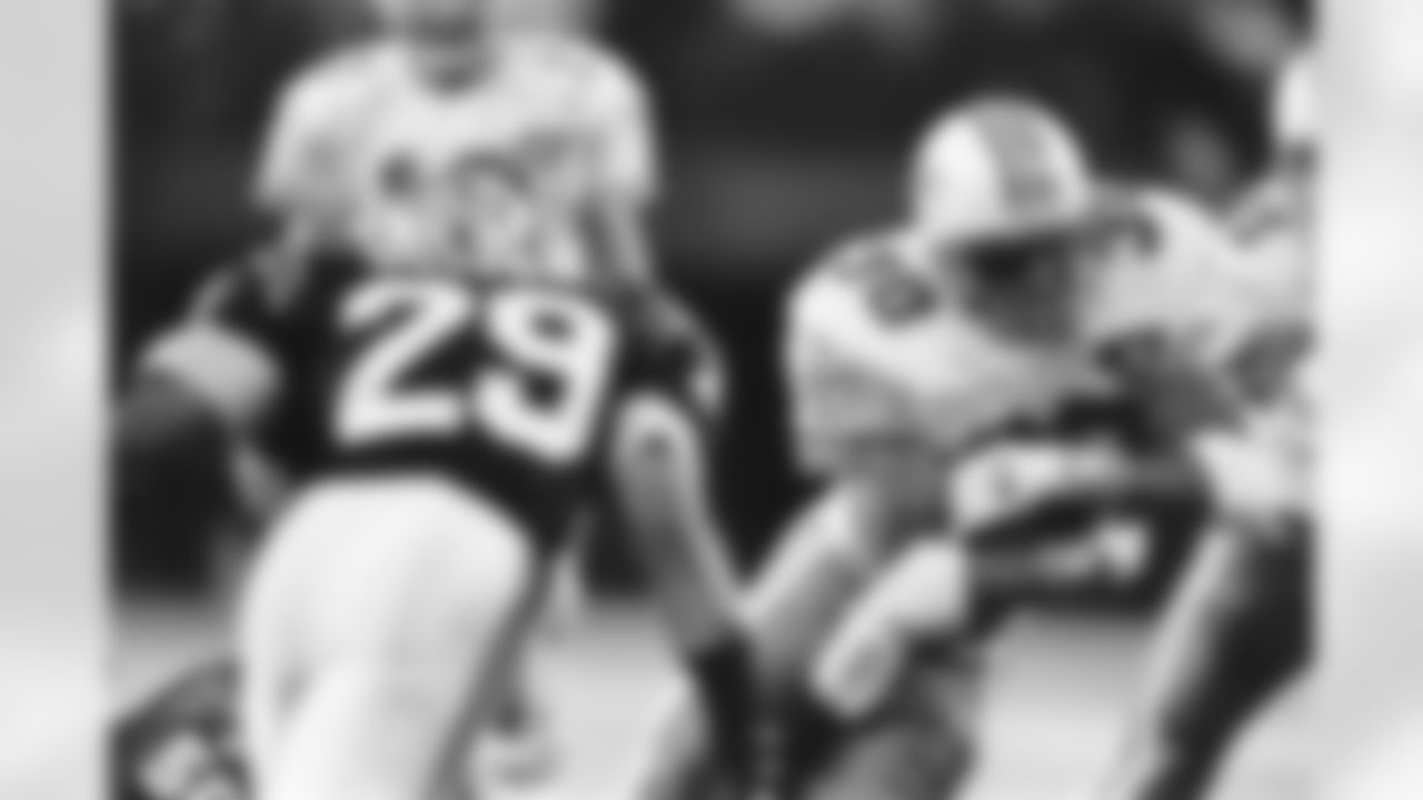 Miami Dolphins runningback Bernie Parmalee (30) runs the ball during an NFL football game against the Cincinnati Bengals, Sunday, Oct. 2, 1994 in Cincinnati, Ohio. (Dave Cross/Miami Dolphins via AP)