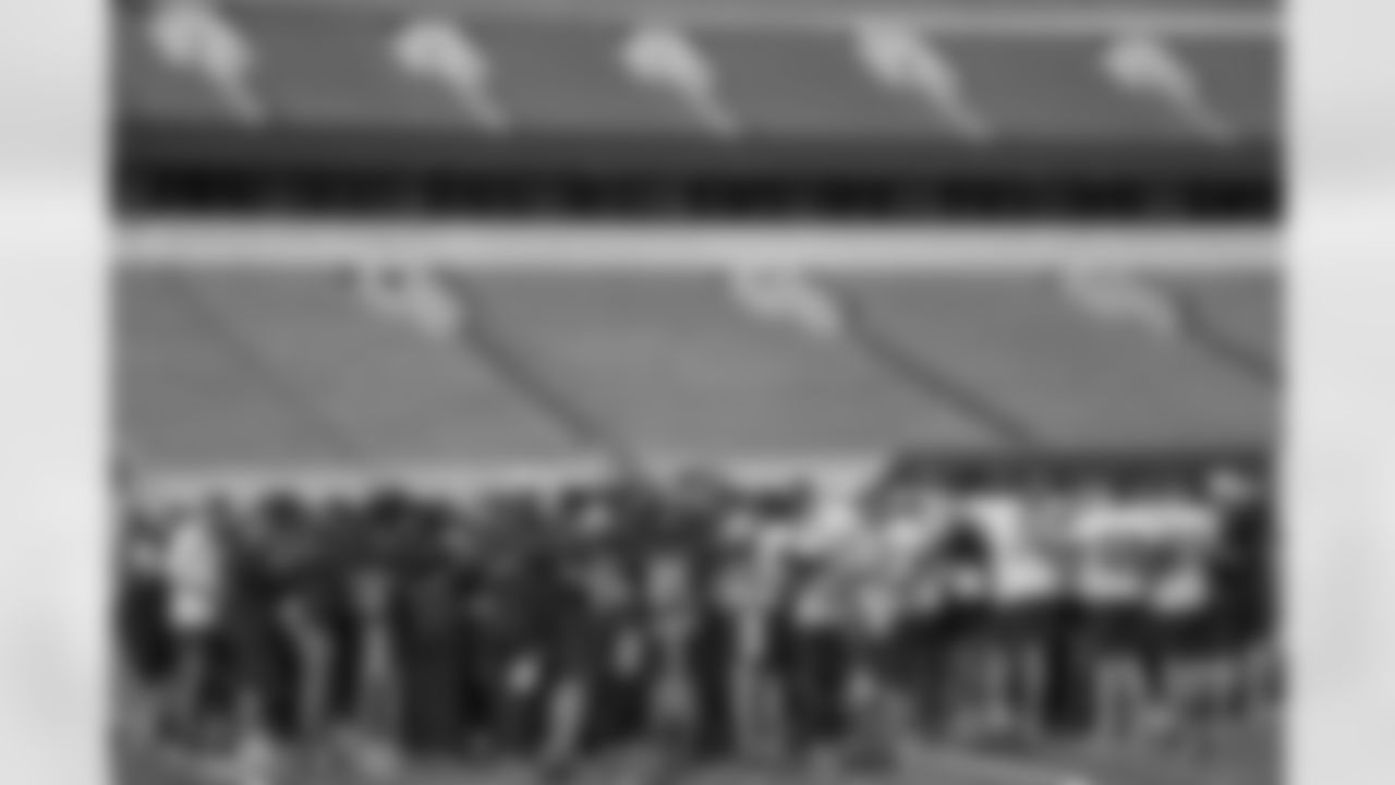 The Bengals huddle for a prayer at the end of mandatory minicamp at Paycor Stadium, Thursday, June 12, 2025.