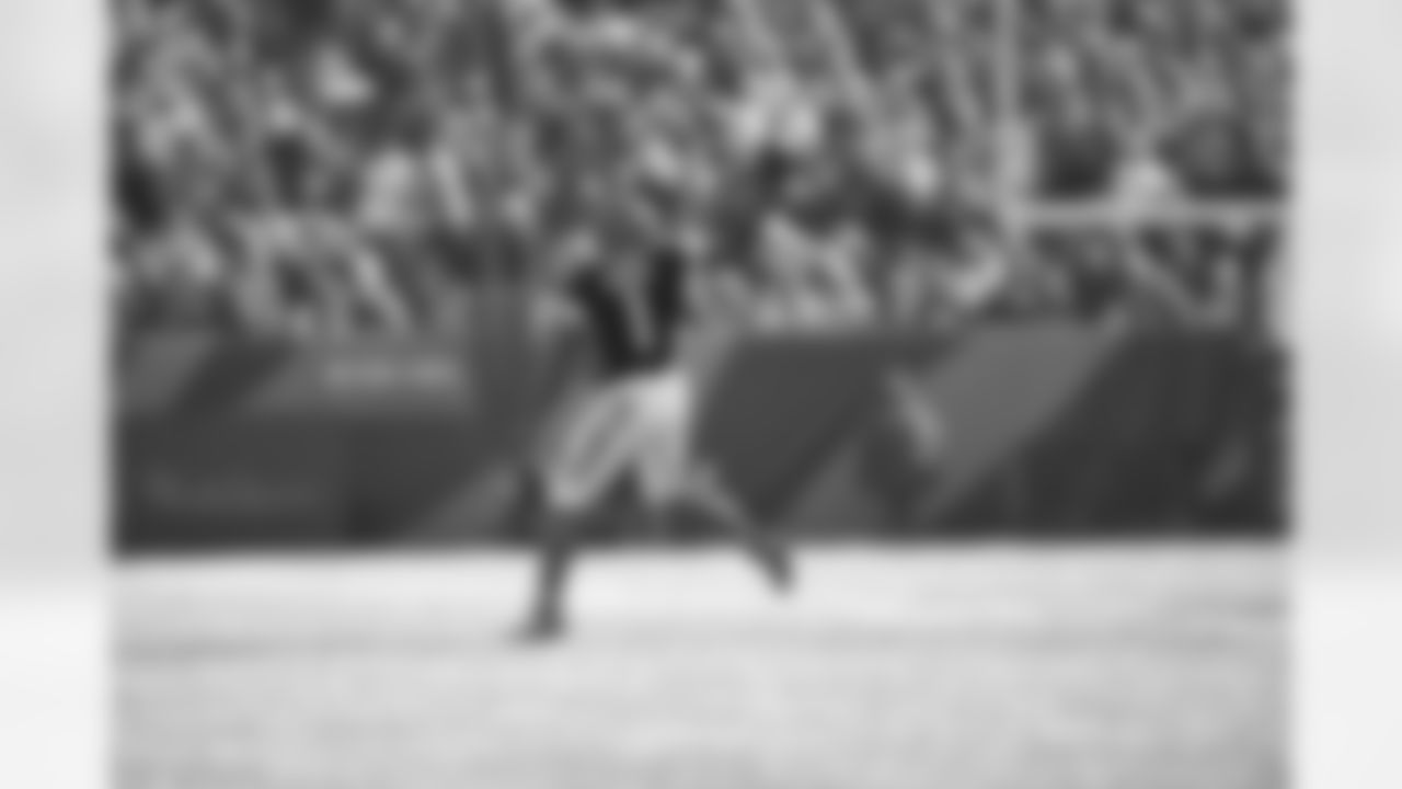 WR Ja'Marr Chase makes a catch during Week 18 against the Cleveland Browns, Sunday, Jan. 4, 2026.