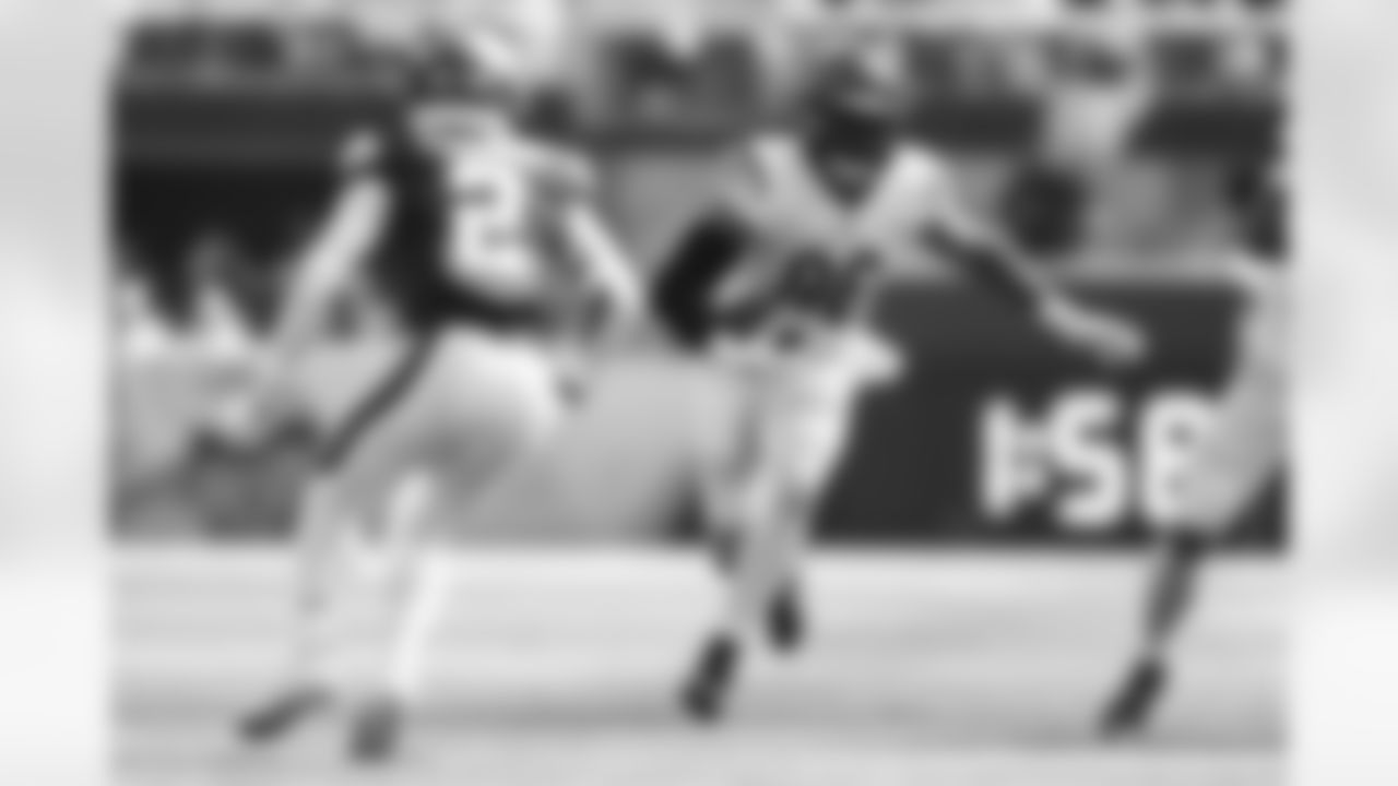 TE Noah Fant during Week 3 against the Vikings in Minnesota, Sunday, Sept. 21, 2025.