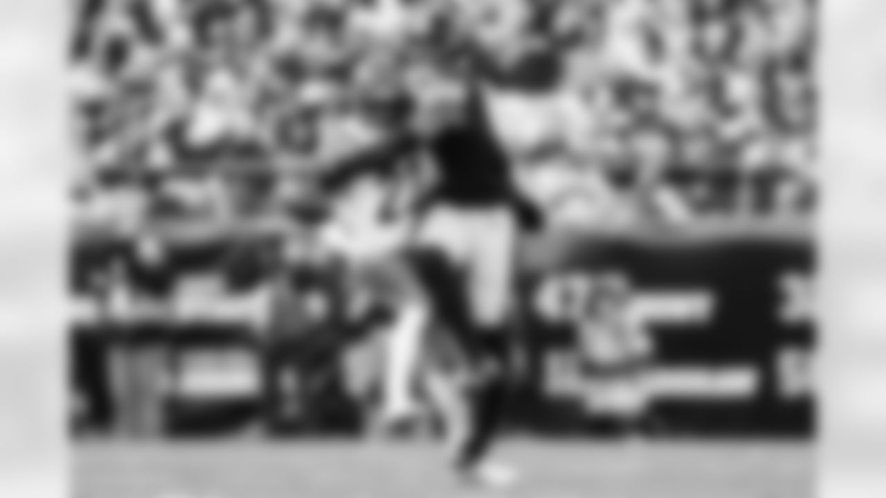 CB Dax Hill breaks up a pass during Week 11 against the Steelers in Pittsburgh, Sunday, Nov. 16, 2025.